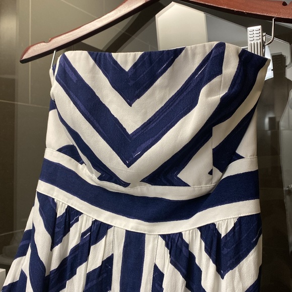 Vineyard Vines Diamond print Maxi dress. - Picture 8 of 14